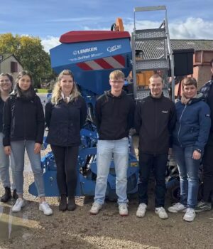 Apprendre, régler, comprendre : les apprentis ACD2 du CFAA71 sur le terrain avec Lemken